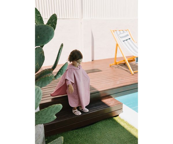 669372-1200x1000 Poncho de playa Whale Pink