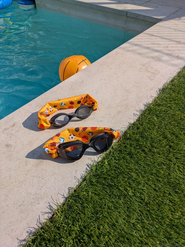 12012026170425.Copia_de_PXL_20250823_152459045 Gafas de natación Negras-Pelotas